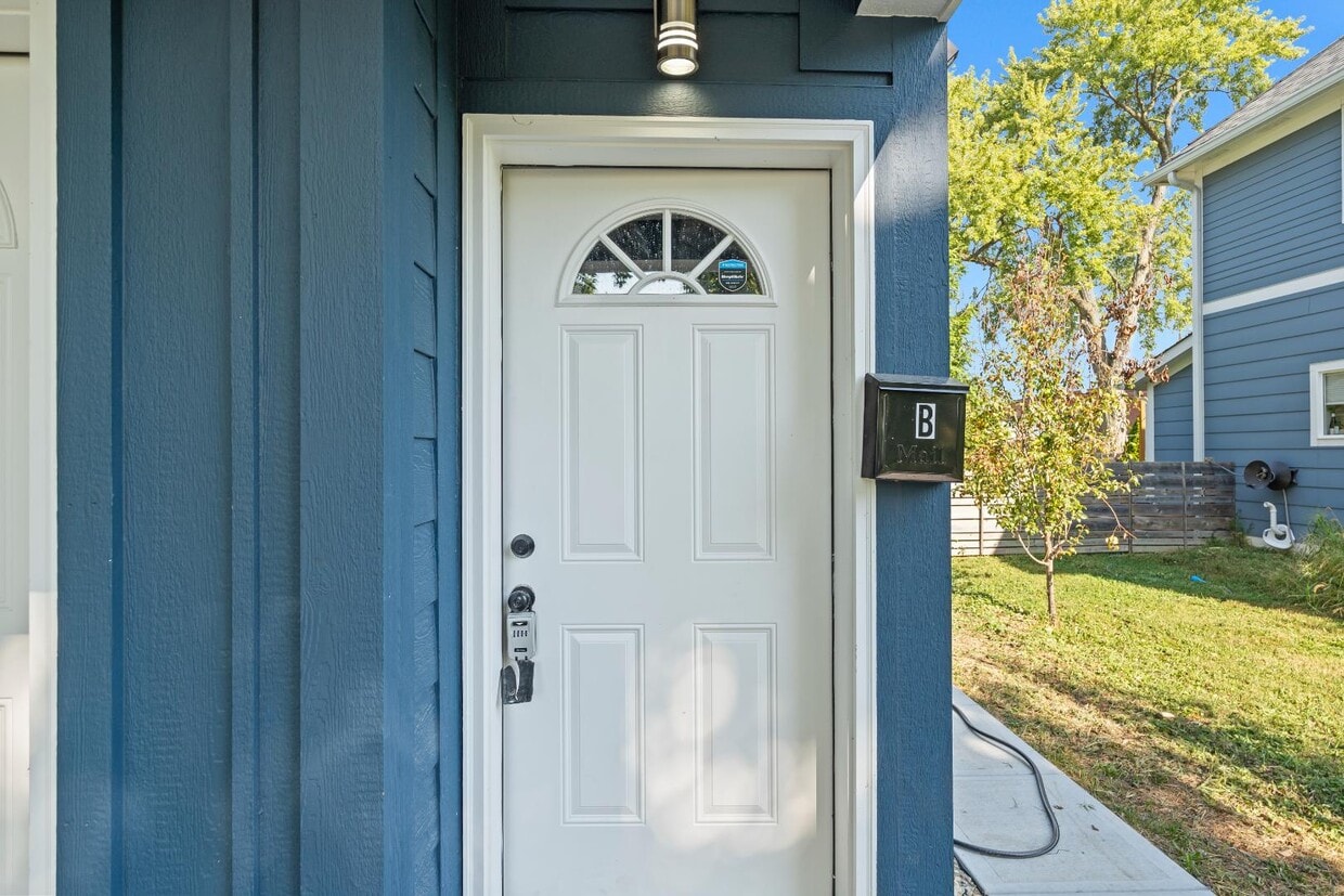 Photo - 1724 E Brookside Ave