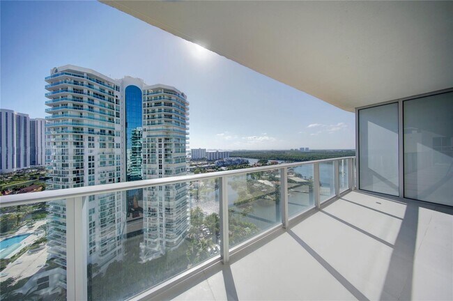 Building Photo - 300 Sunny Isles Blvd