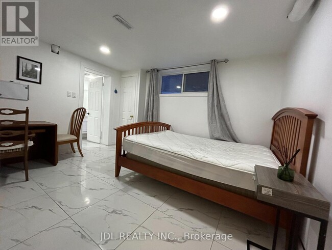 Building Photo - 80 Mosedale Crescent