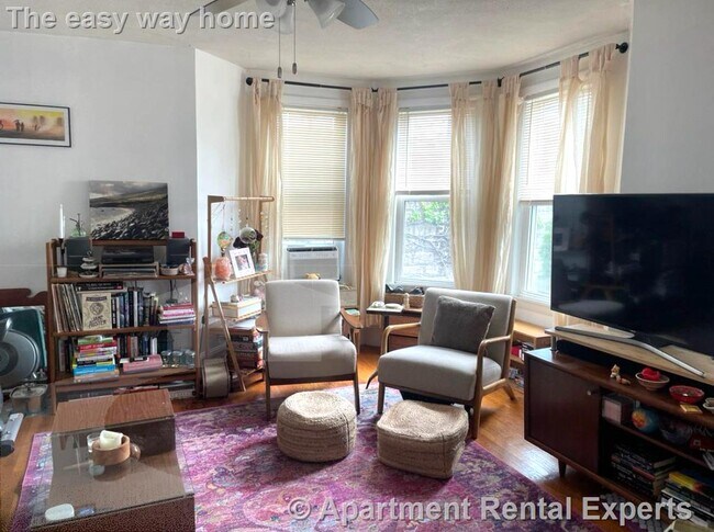 Building Photo - Medford Sq 2 Bedroom