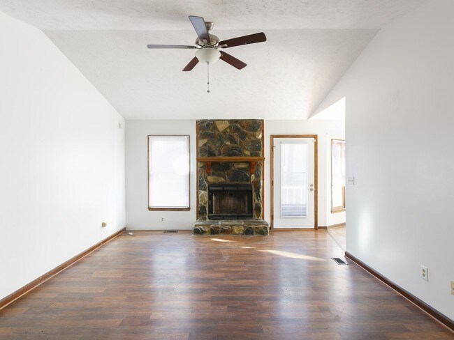 Foto del edificio - 6843 Torrance Ln