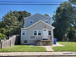 Building Photo - 722 Monmouth Pkwy