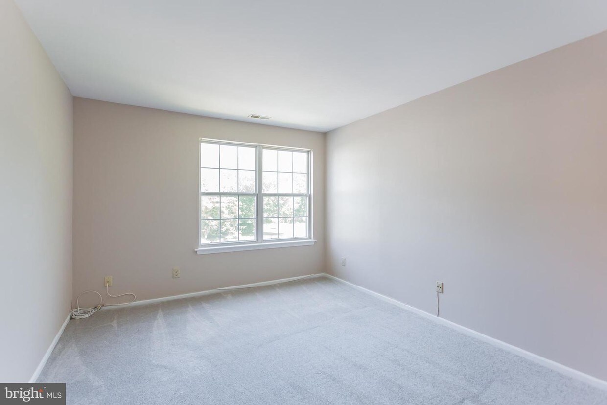 Primary Photo - 102 Quail Rd
