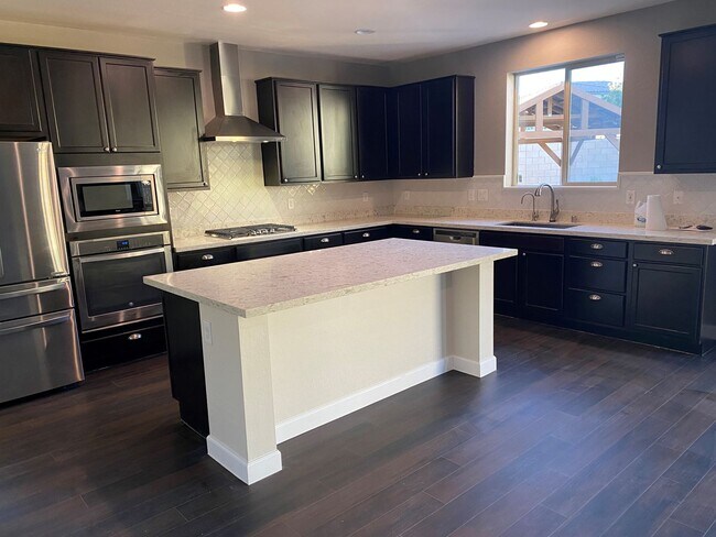 Building Photo - Sky Canyon Oasis