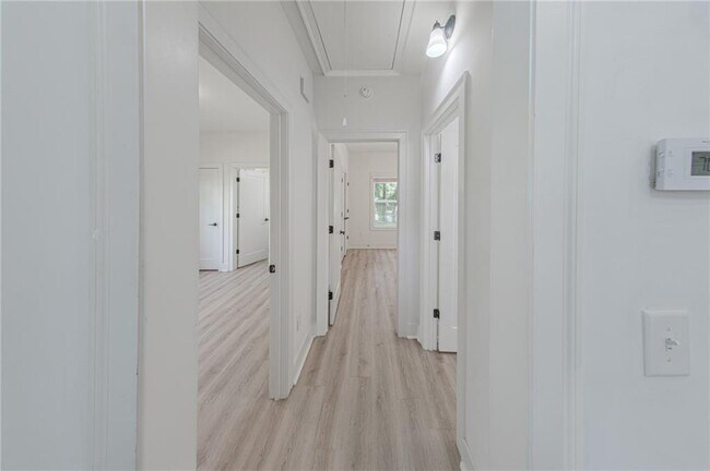 Foto del edificio - 2400 Lowe St NW