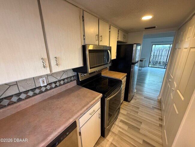 Building Photo - 625 N Halifax Ave