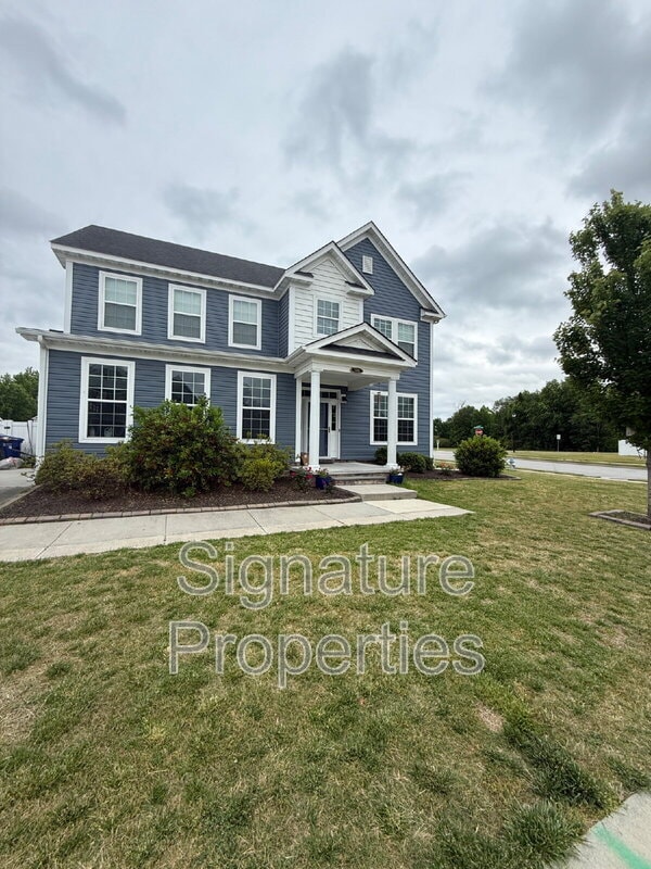 Building Photo - 100 Sandalwood Ln