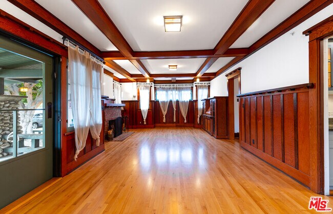 Foto del edificio - 2544 3rd St