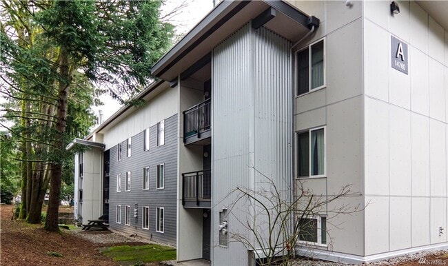 Newly Remodeled 2 Bed 1.5 Bath Condo in Be... - Newly Remodeled 2 Bed 1.5 Bath Condo in Be...