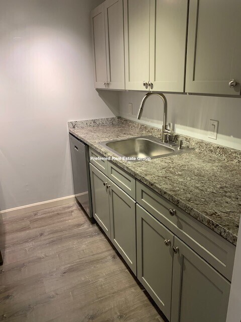 Foto principal - 330 Newton St
