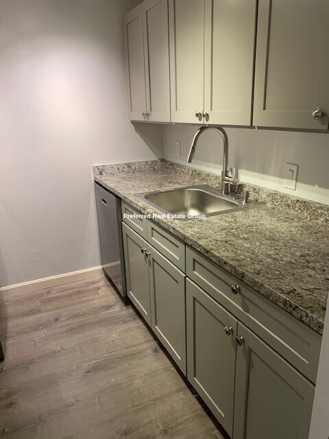 Primary Photo - 330 Newton St