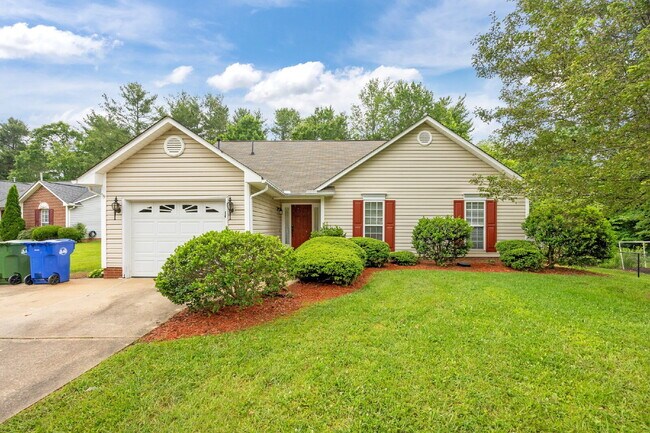 Building Photo - Convenient 3-Bedroom Rental with Fenced Ya...