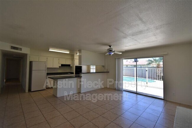 Building Photo - 3209 S Hazelton Ln