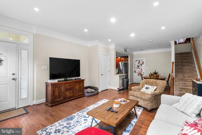Foto del edificio - 15 Swanton Ln