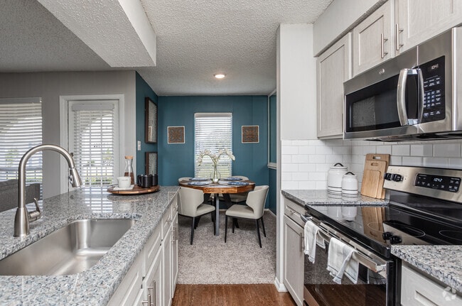 1BR, 1BA - 651SF Kitchen & Dining - Royal Palms