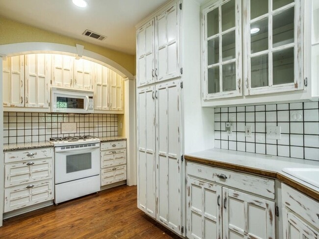Kitchen - 6949 Casa Loma Ave