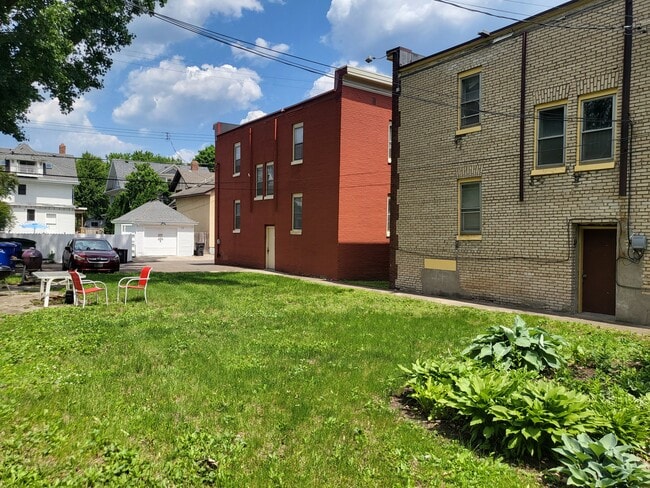 Building Photo - 93 N Milton St N