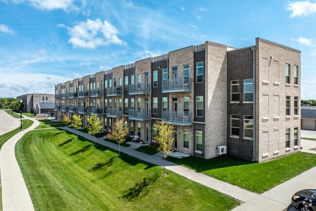 Foto del edificio - Brick Towne at Waukee Central