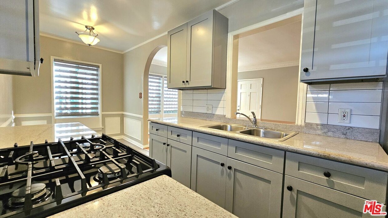 Foto principal - 1022 S Norton Ave