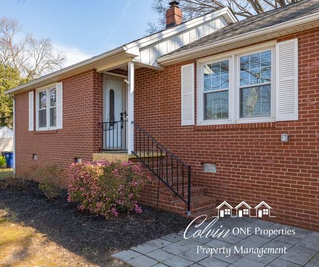 Photo - 3327 Emory Dr House