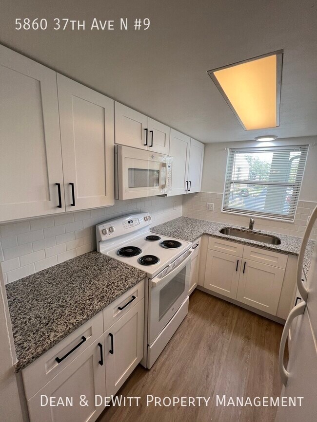 Foto del edificio - 5860 37th Ave N