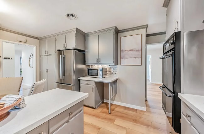 Building Photo - 37826 Glenmoor Dr