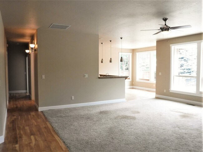 Building Photo - The perfect Eagle home with 3 bed, 3 bath, office, and bonus room! Located off Floating Feather b...