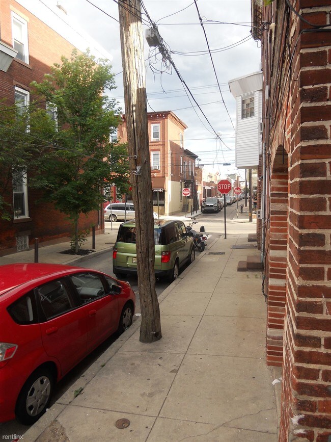 Building Photo - 1546 S Hicks St