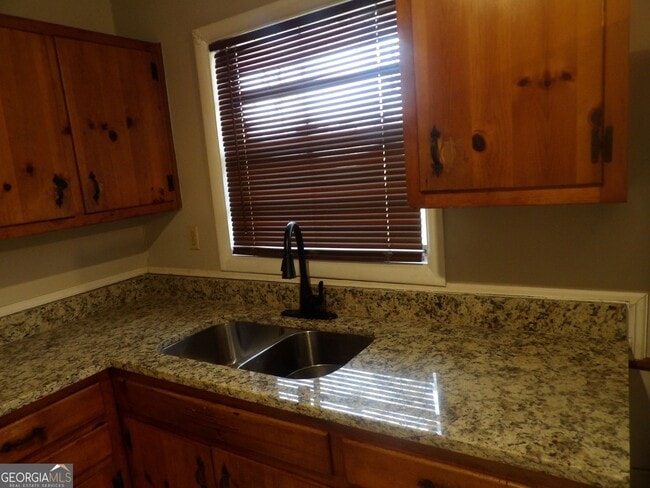 Foto del edificio - 5261 Heather Ln