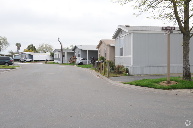 Building Photo - Camellia Village Mobile Home