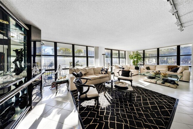 Foto del edificio - 800 Parkview Dr