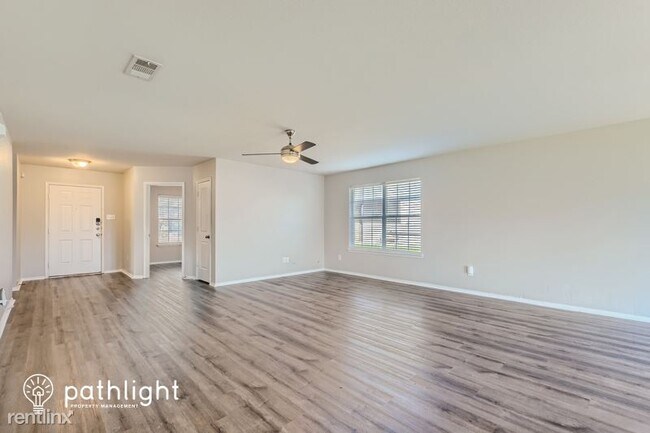 Foto del edificio - 3 br, 2 bath House - 208 Silver Spur Dr UNIT