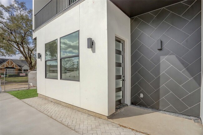 Foto del edificio - 6816 Hartland St