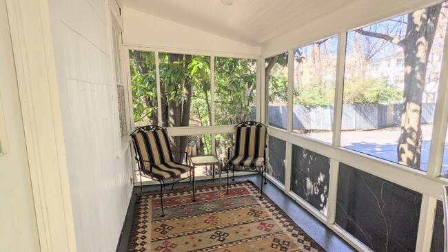 Screened in porch - 140 Rumson Rd NE