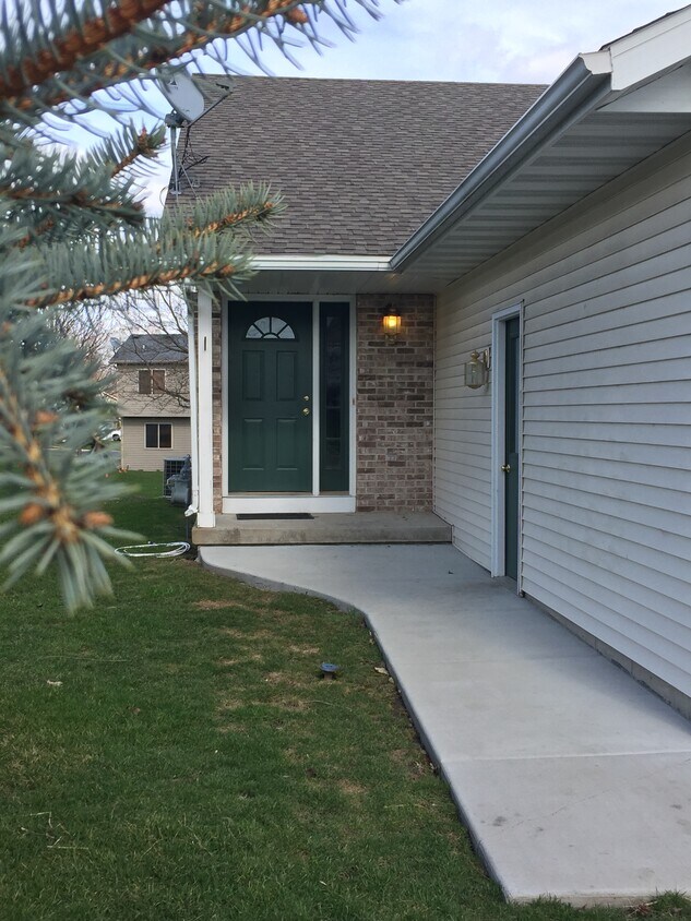 418 Nightingale Ln, Cottage Grove, WI 53527 Townhome Rentals in