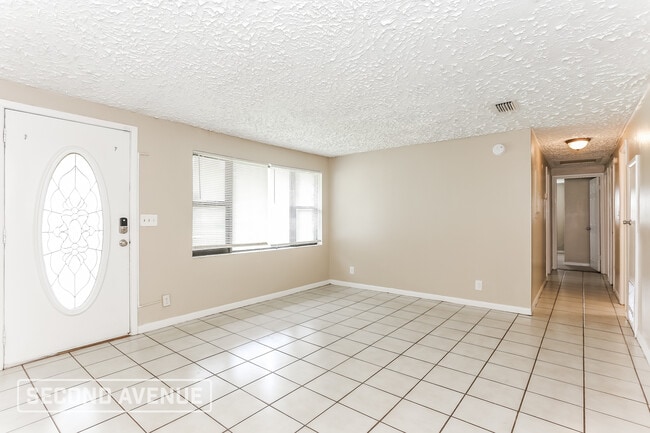 Building Photo - 7938 Lake Park Ct