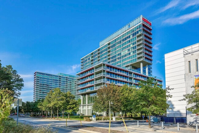 Foto del edificio - 9715 Woods Dr