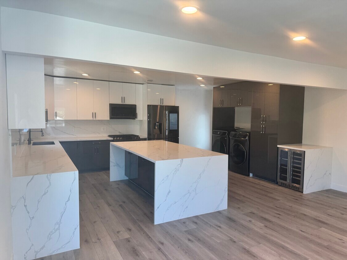Foto principal - 608 W Hillcrest Blvd