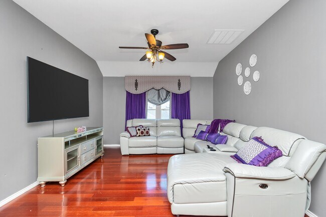 Foto del edificio - 7410 Lake Run Ln