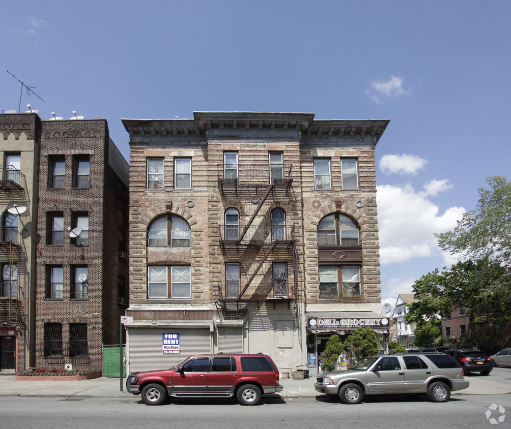 Foto del edificio - 1919 Cropsey Ave