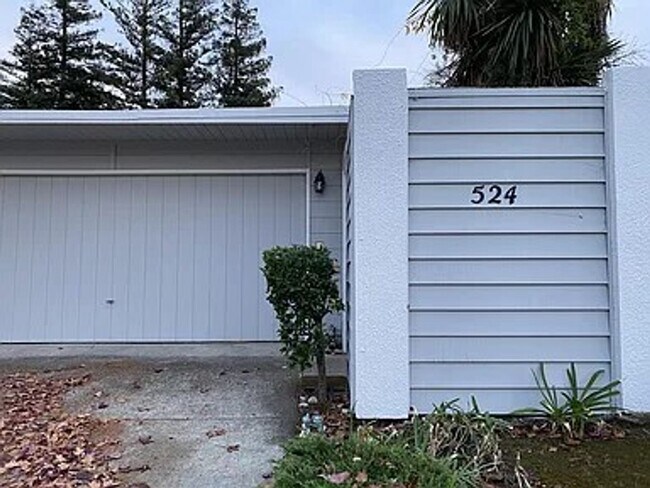Foto del edificio - Sunnyvale - Beautiful update home in Desir...