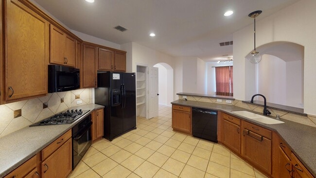 Photo - 3 bedroom/2 bath/2 Car Garage - Walking distance to Lake Lewisville House