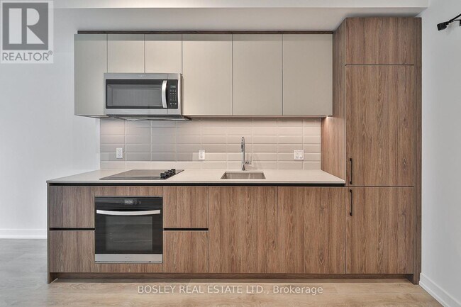 Photo du bâtiment - 150 Logan Ave