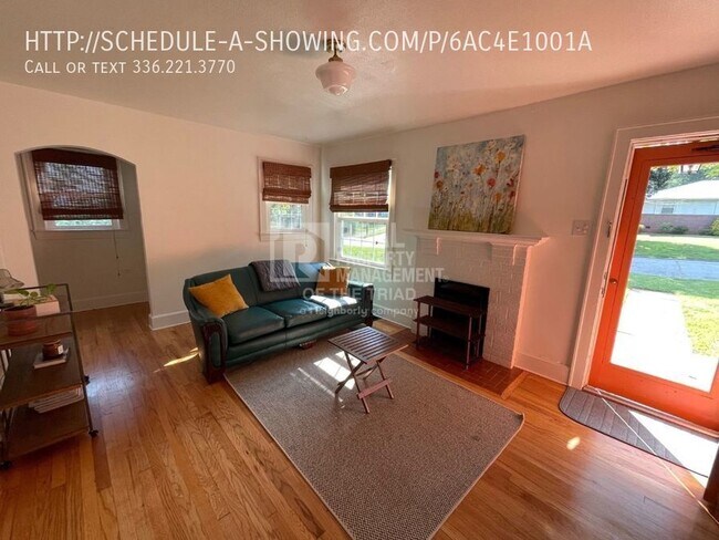 Building Photo - Adorable Three Bedroom, Two Bathroom Cotta...