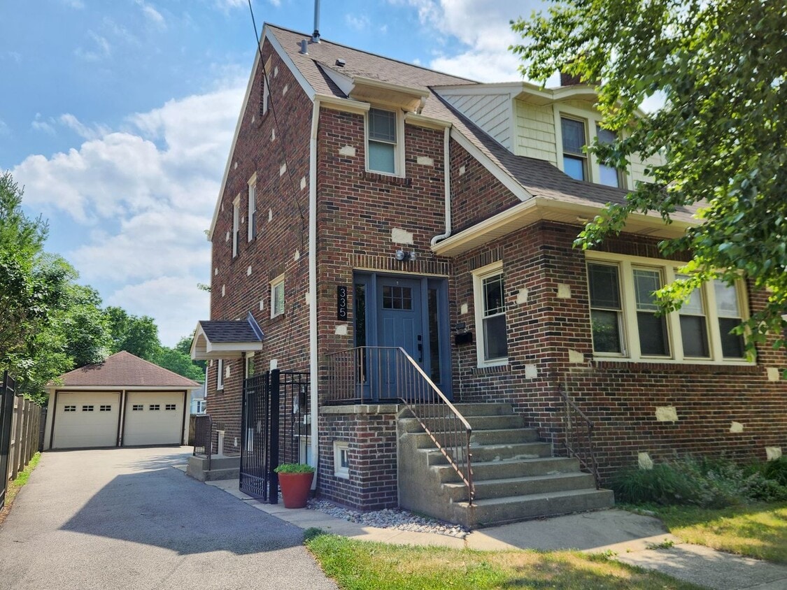 Foto principal - 335 W Palatine Rd
