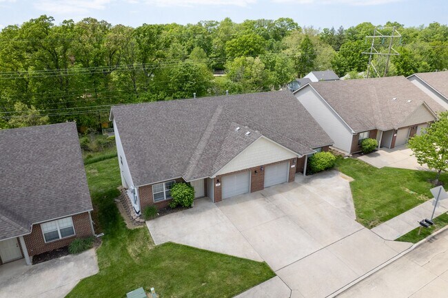 Foto del edificio - 509-511-511 Glenstone Dr