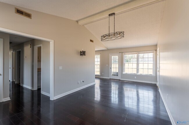 Building Photo - 107 Bridgestone Dr NE