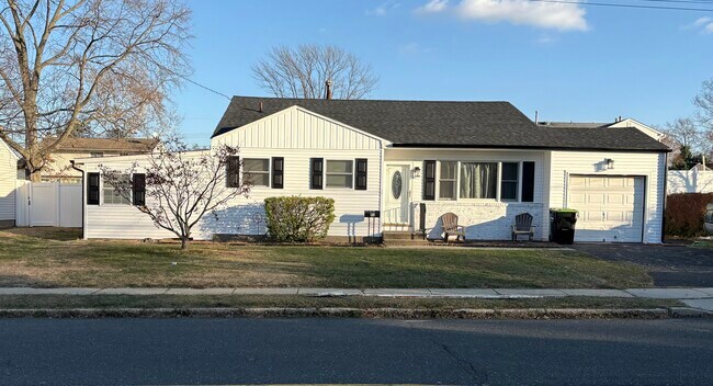 Building Photo - 93 Hazlet Ave