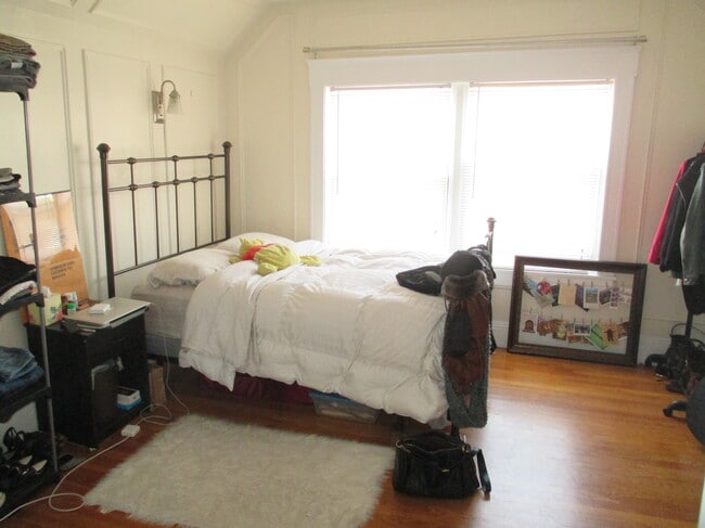 Building Photo - 11 Feneno Ter