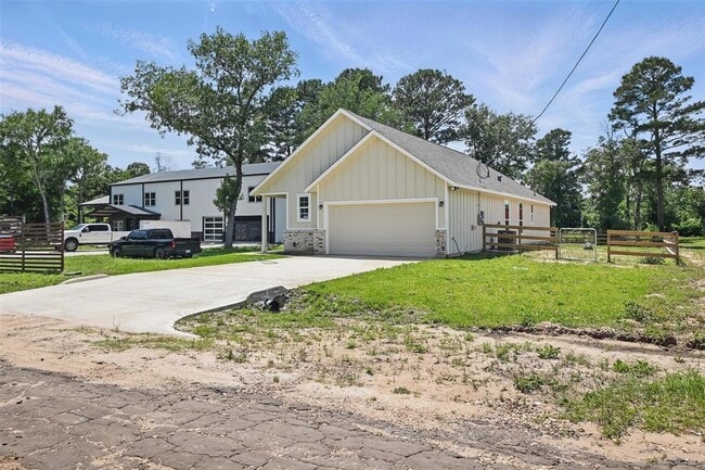 Foto del edificio - 24644 Cavan St